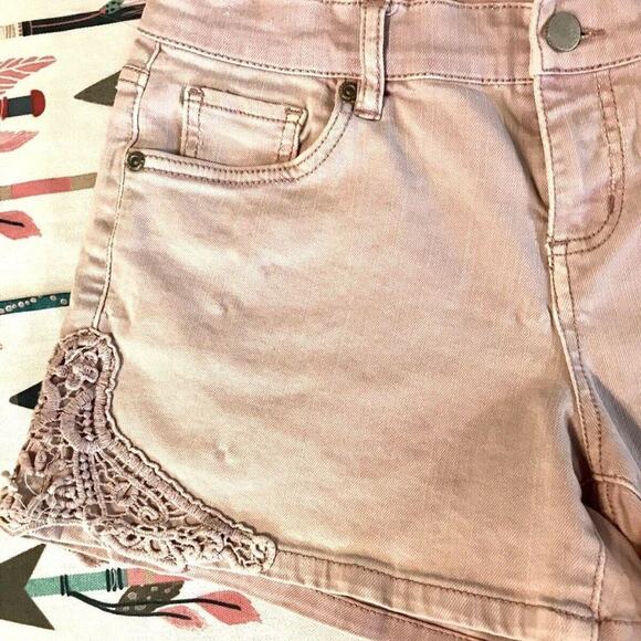 New York & Co Denim and Lace Shorts Mid Rise Women's Size 6  Pink/Mauve Cut off - Picture 4 of 12